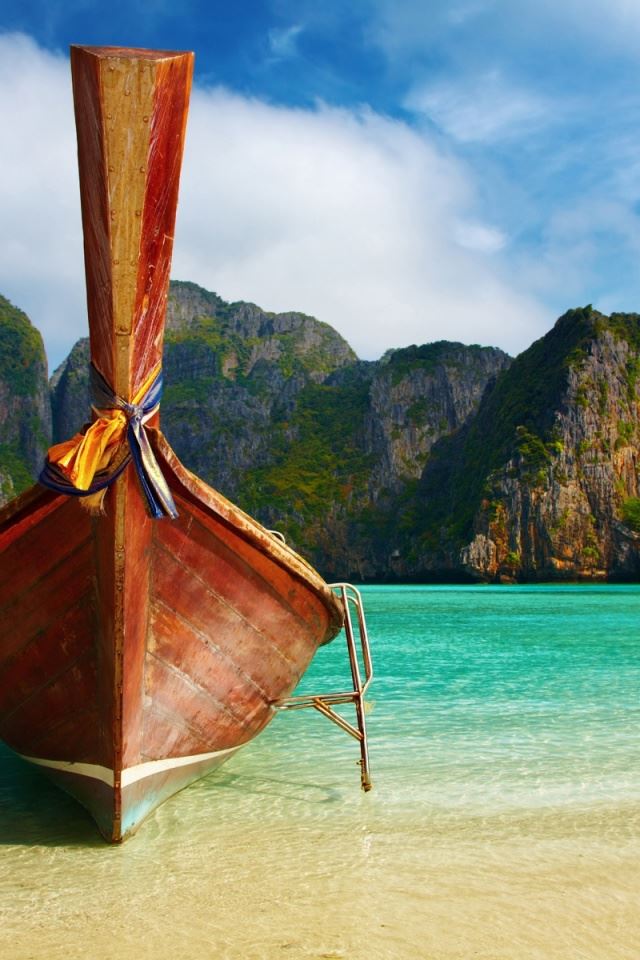 640x960 Boat up close - boat iPhone 4s Wallpaper