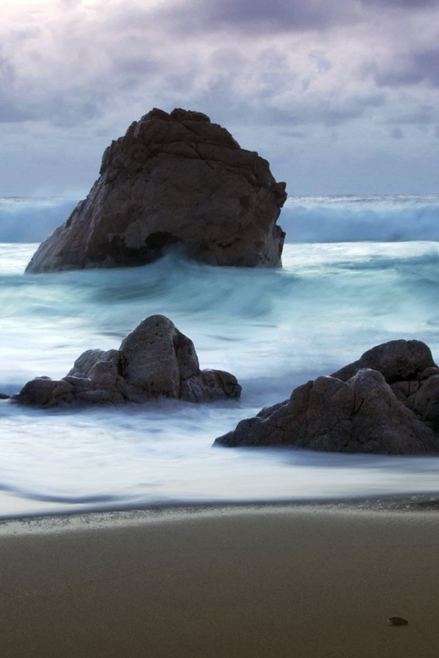 640x960 Clashing waves -  iPhone 4s Wallpaper