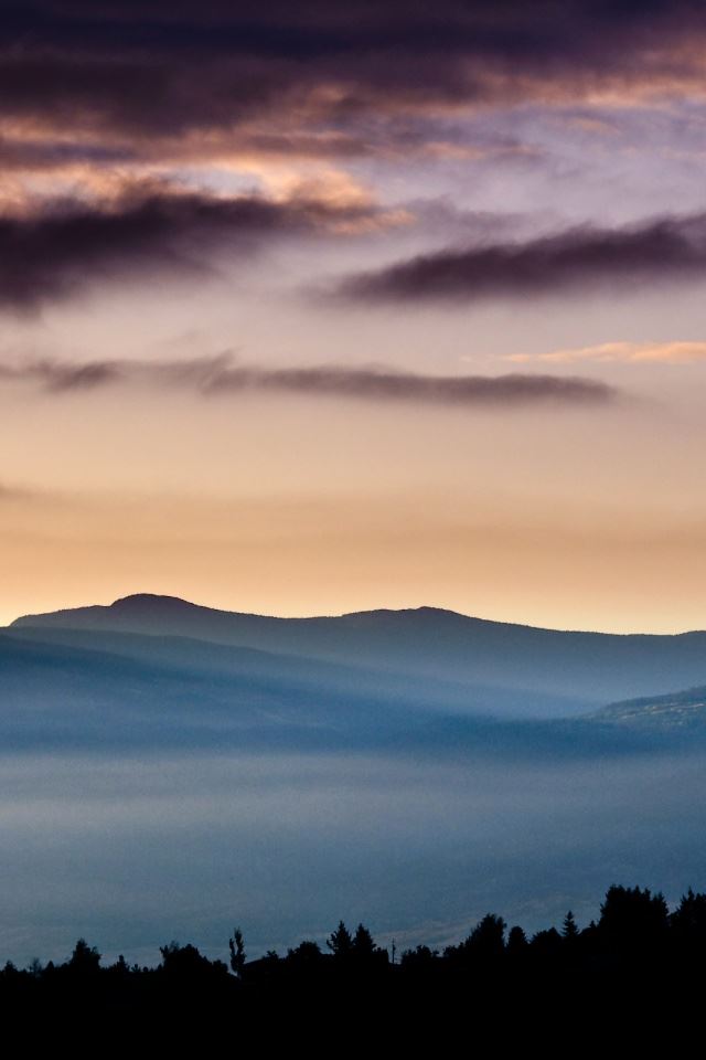 640x960 hill tops in distance - brown iPhone 4s Wallpaper