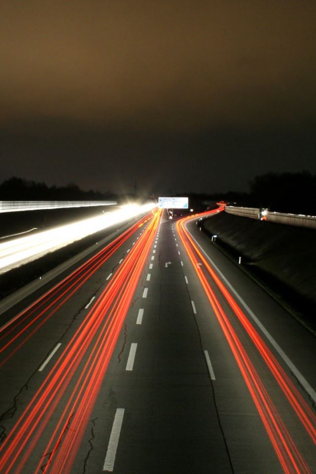 640x960 highway at night - white iPhone 4s Wallpaper