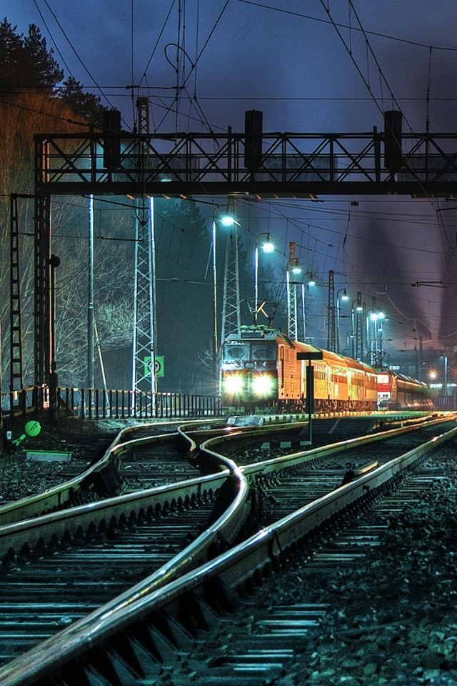 640x960 Train Station -  iPhone 4s Wallpaper