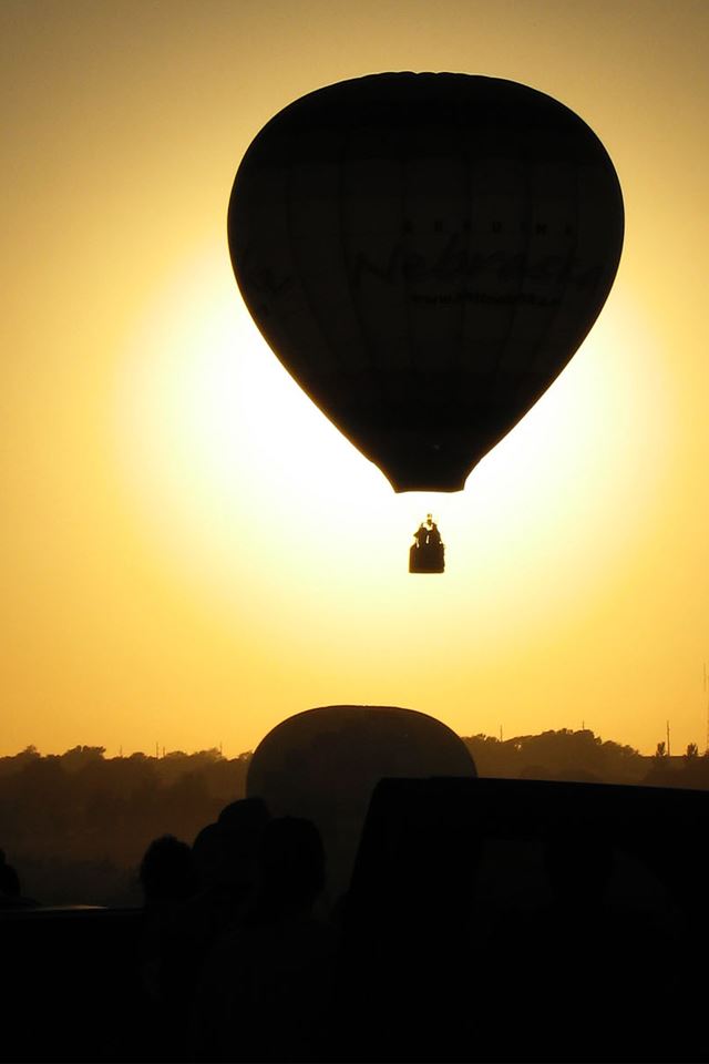 640x960 Hot air balloon silhouette -  iPhone 4s Wallpaper