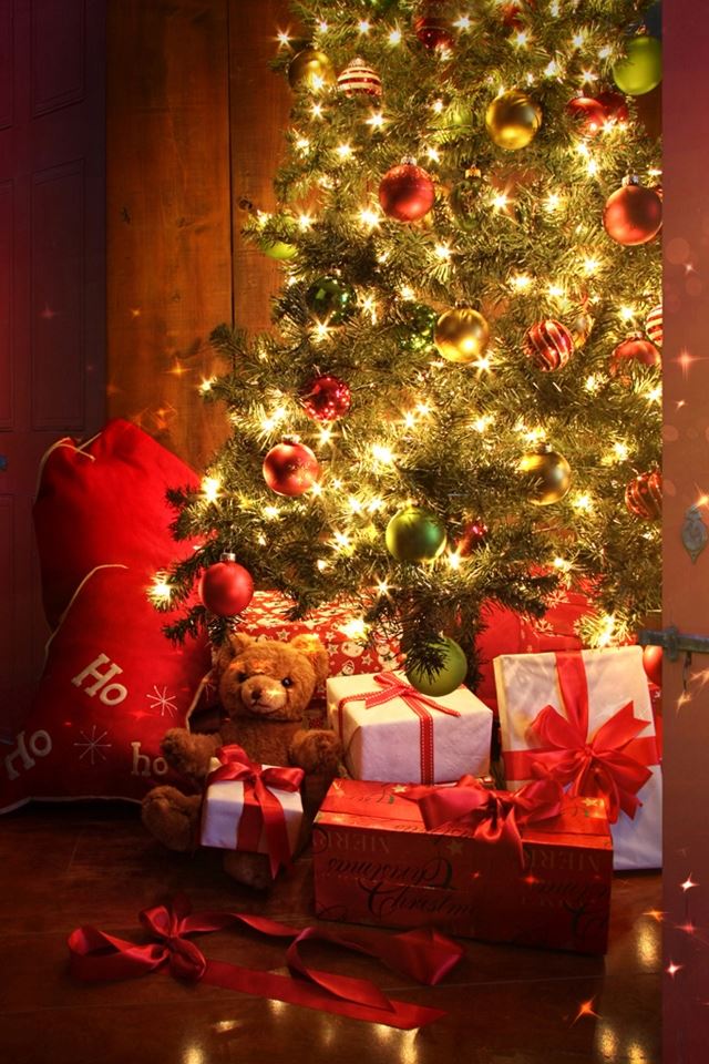 640x960 Amazing Christmas Tree -  iPhone 4s Wallpaper