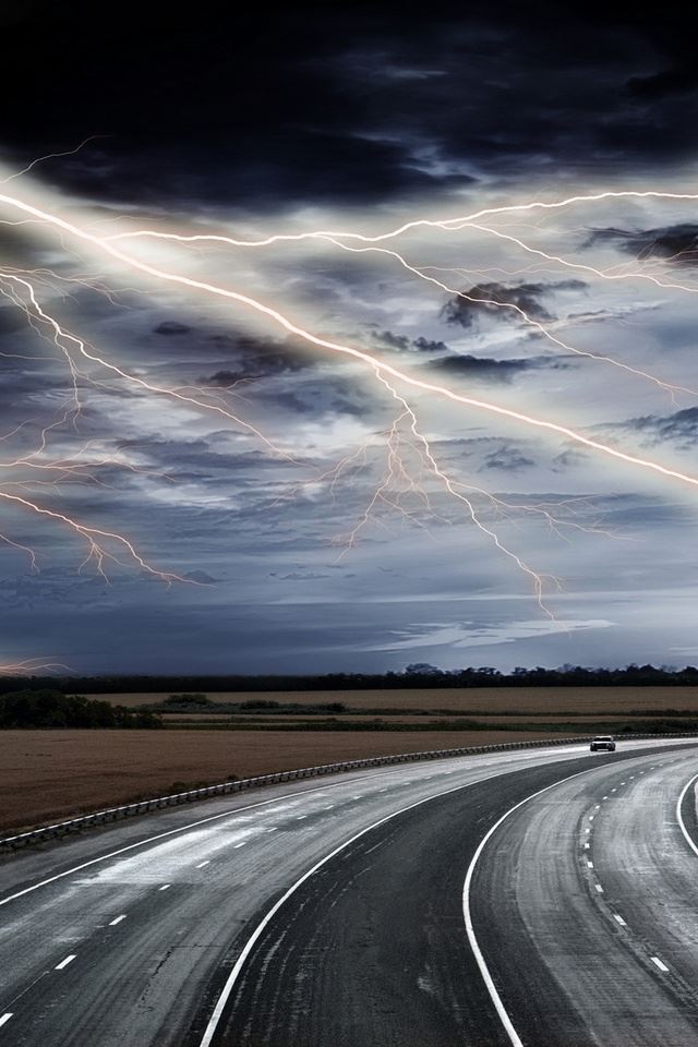 640x960 Lightning In The Sky - lightning iPhone 4s Wallpaper