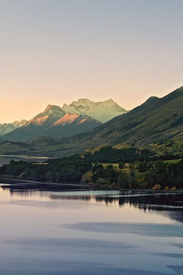 640x960 Valley - mountains iPhone 4s Wallpaper