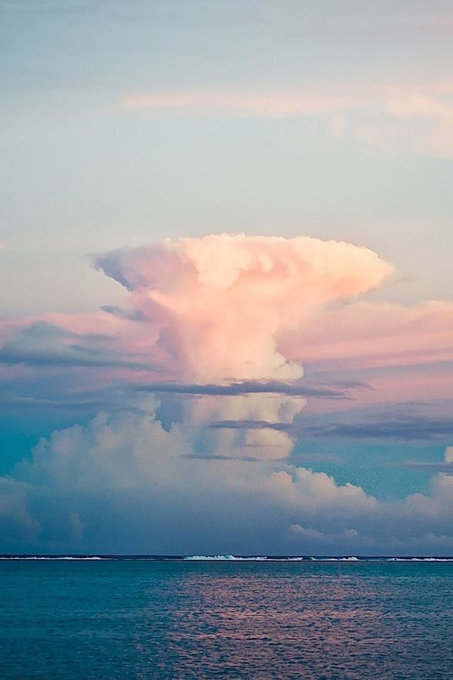 640x960 Mushroom cloud - sea iPhone 4s Wallpaper