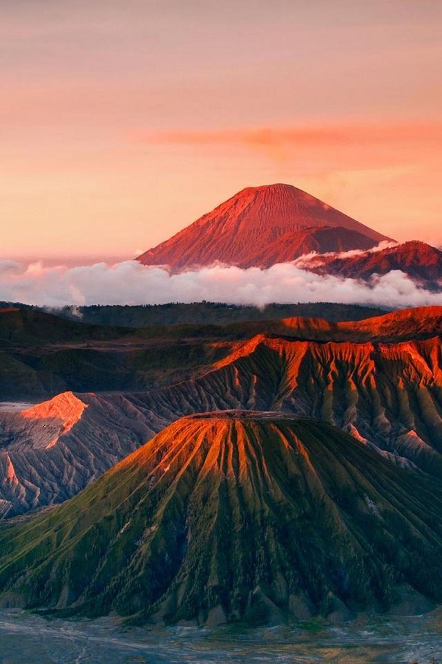 640x960 Mount Bromo - valley iPhone 4s Wallpaper