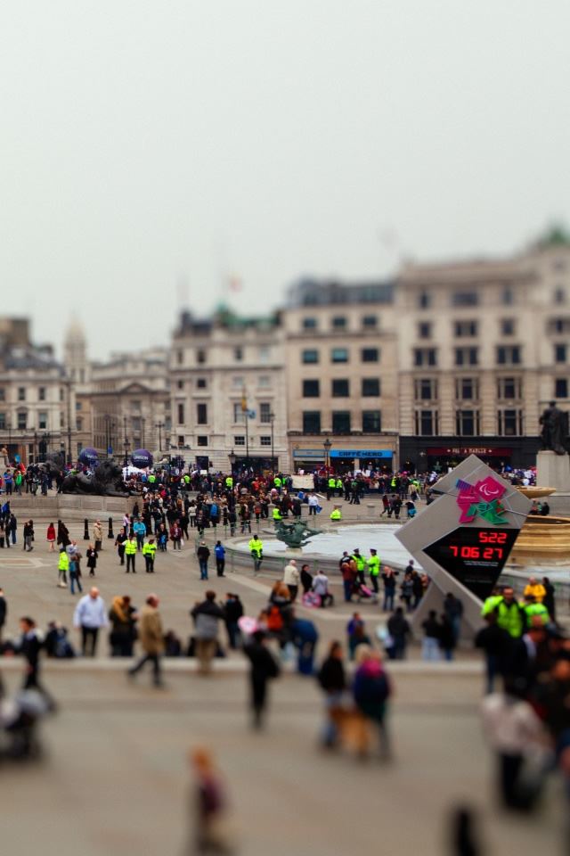 640x960 Tilt Shift London - house iPhone 4s Wallpaper