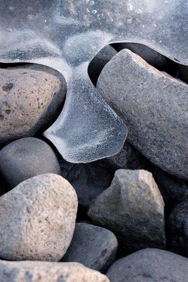 640x960 Stone With Ice - melting iPhone 4s Wallpaper