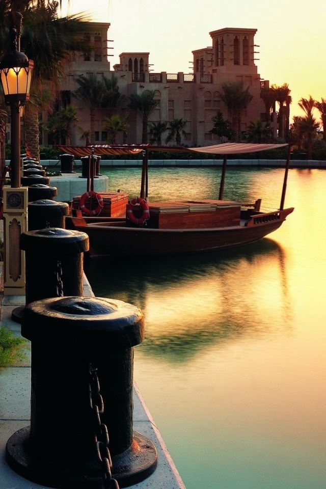 640x960 Outdoor Restaurant At Sunset - black iPhone 4s Wallpaper