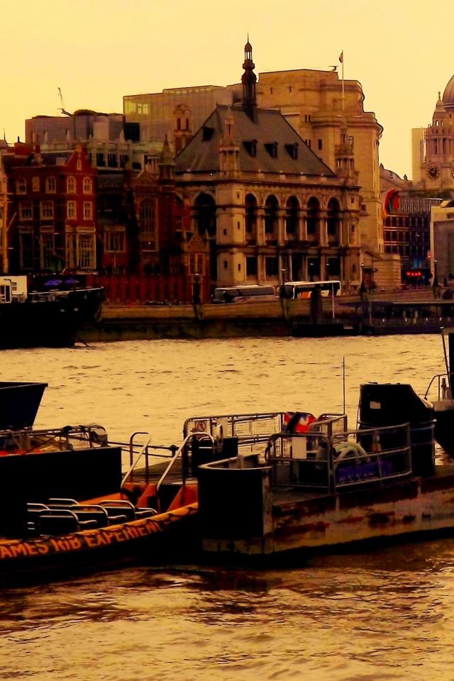 640x960 The Thames - city iPhone 4s Wallpaper