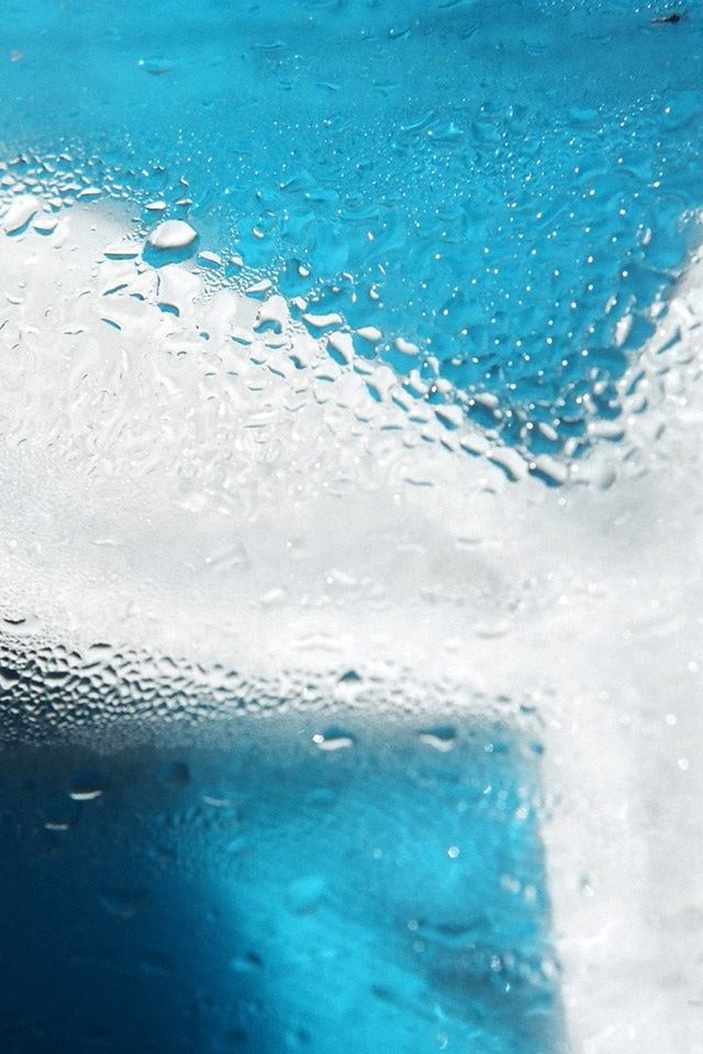 640x960 Blue water droplets - glass iPhone 4s Wallpaper
