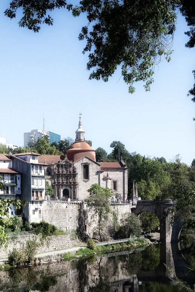 640x960 Amarante Portugal - house iPhone 4s Wallpaper
