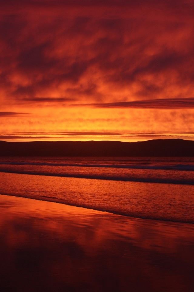640x960 Red Sunset Beach - black iPhone 4s Wallpaper