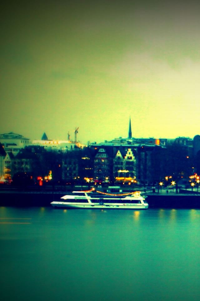 640x960 Koln Bridge 2 - house iPhone 4s Wallpaper