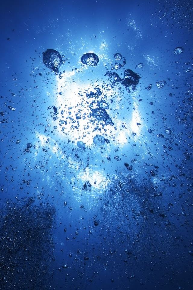 640x960 Under The Water - sunshine iPhone 4s Wallpaper