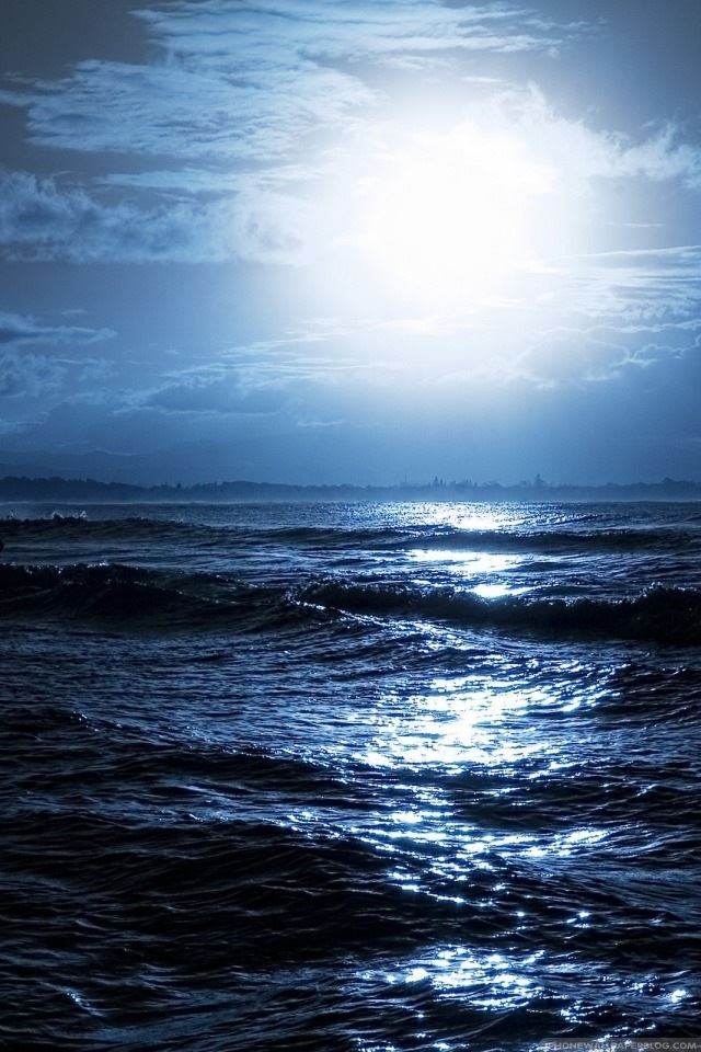 640x960 Daylight at sea - wave iPhone 4s Wallpaper