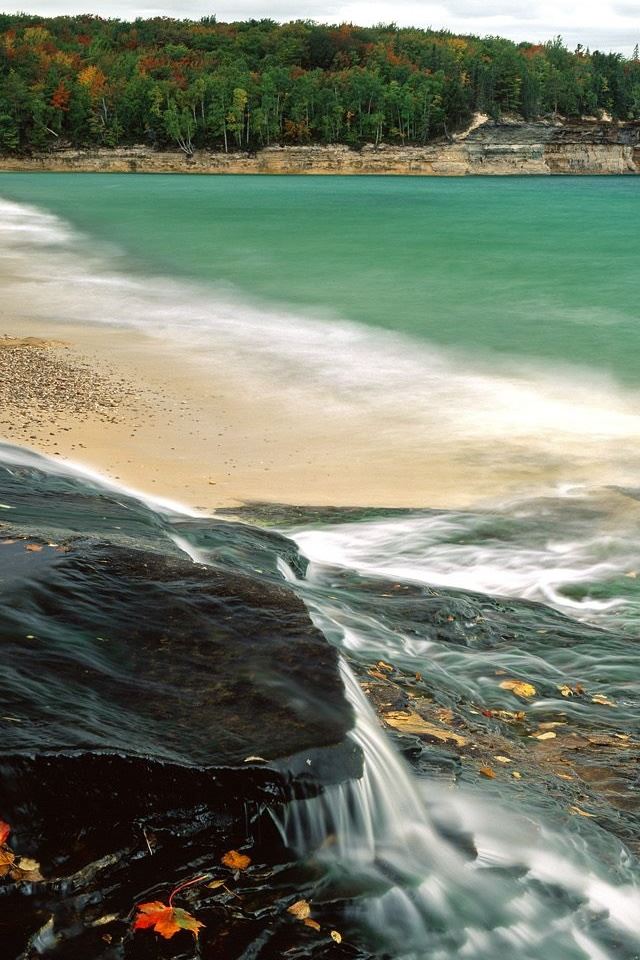 640x960 Chapel Beach Lake Superior - orange iPhone 4s Wallpaper