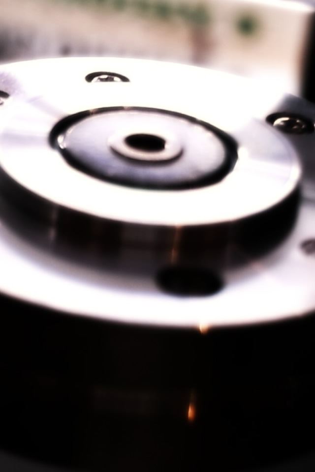 640x960 Hdd Engine - iron iPhone 4s Wallpaper