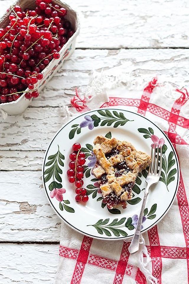 640x960 Wonderful food - berry iPhone 4s Wallpaper