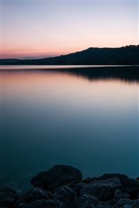 Tranquil lakeside wallpaper
