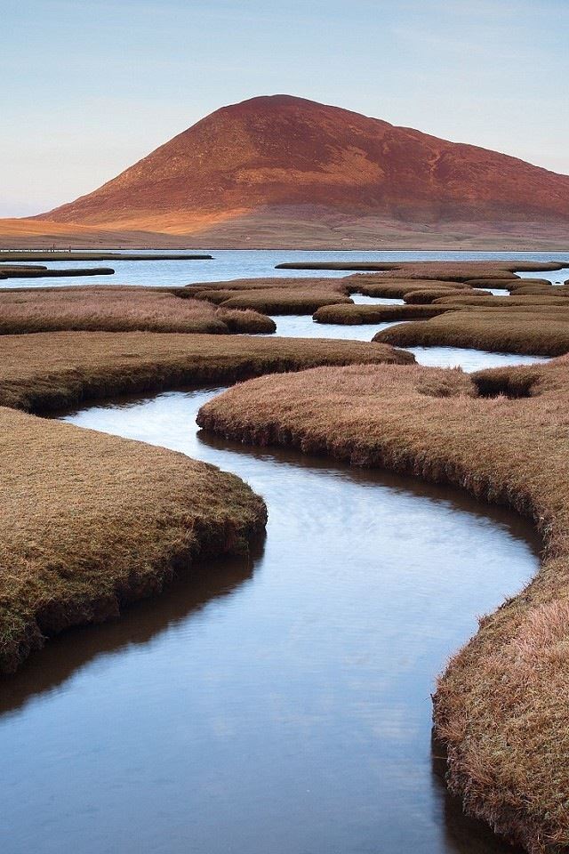 640x960 Harris Scotland - hill iPhone 4s Wallpaper