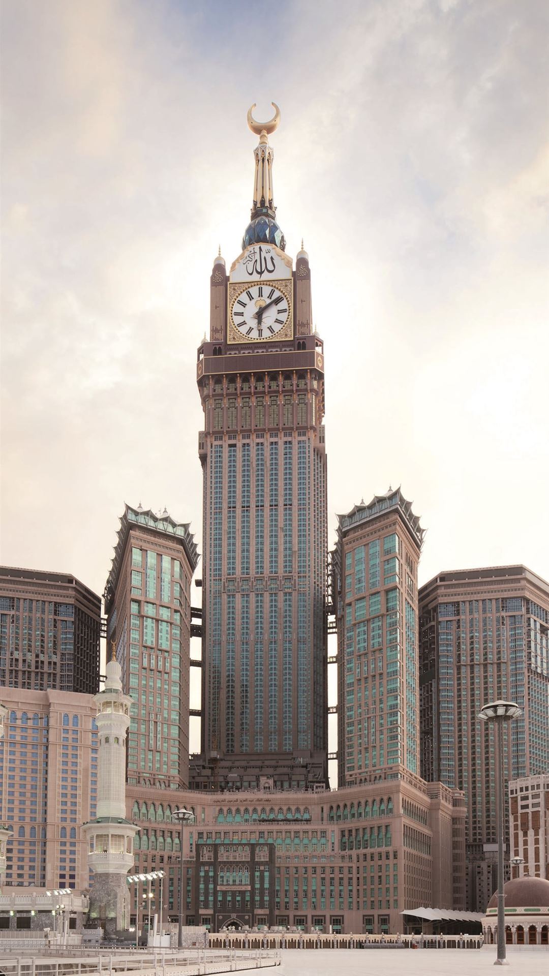 Completed Makkah Royal Hotel Clock Tower In Saudi IPhone Wallpapers 