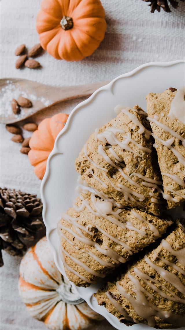 1080x1920 baked cake on white ceramic plate - thanksgiving iPhone 8 Wallpaper