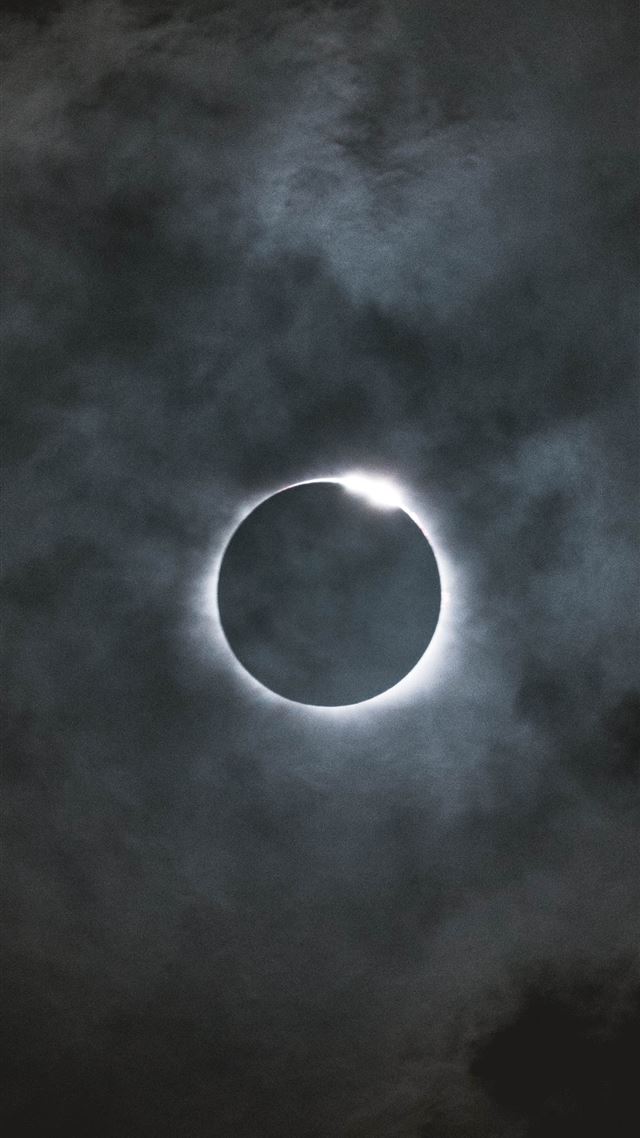 1080x1920 solar eclipse - dark (black) iPhone 8 Wallpaper
