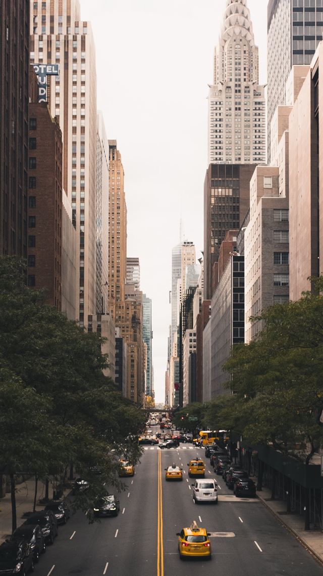 1284x2778 Empire State Building - car iPhone 8 Wallpaper