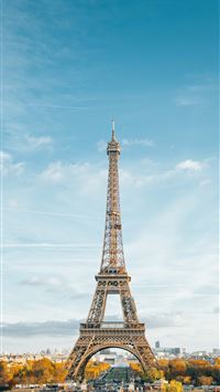 Eiffel tower during daytime wallpaper