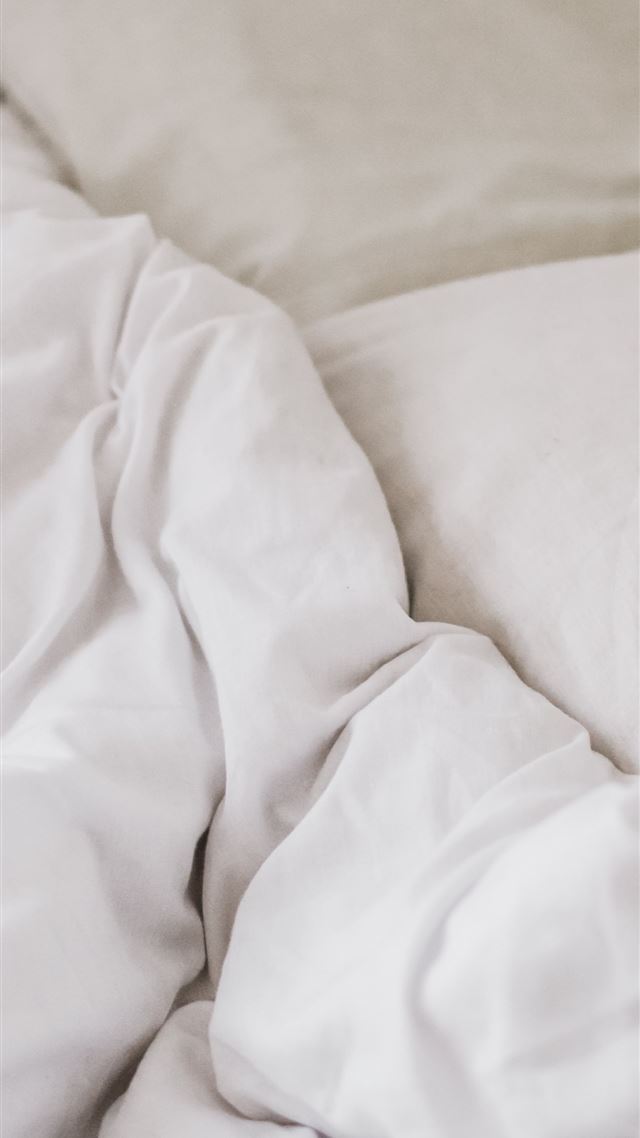 1284x2778 white bedspread - blogging iPhone 8 Wallpaper