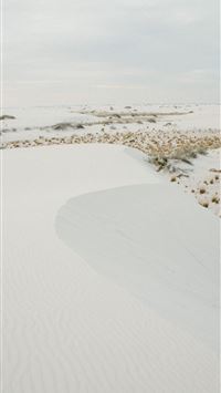 snowfield during cloudy sky wallpaper