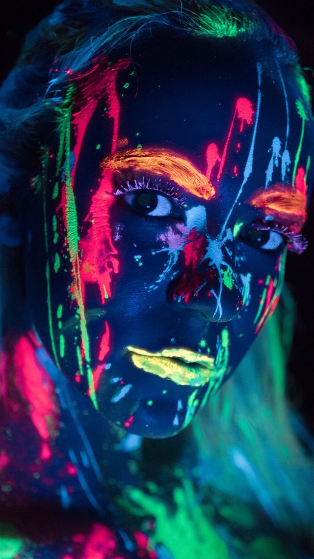 1284x2778 woman with glow in the dark body paint - neon iPhone 8 Wallpaper