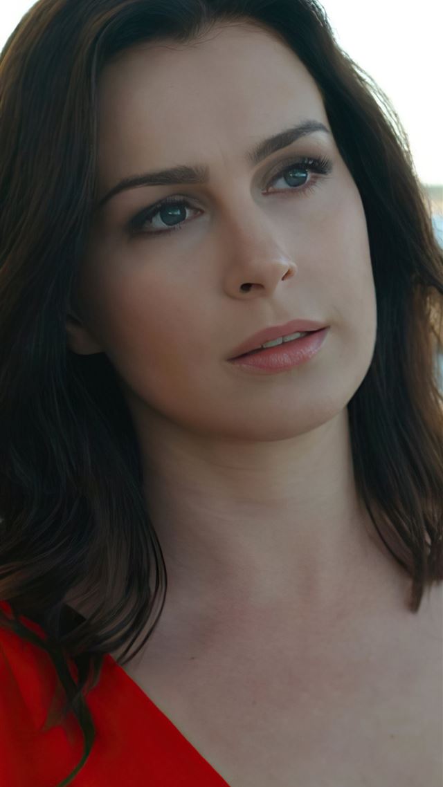 1080x1920 anna maria sieklucka - girls iPhone 8 Wallpaper