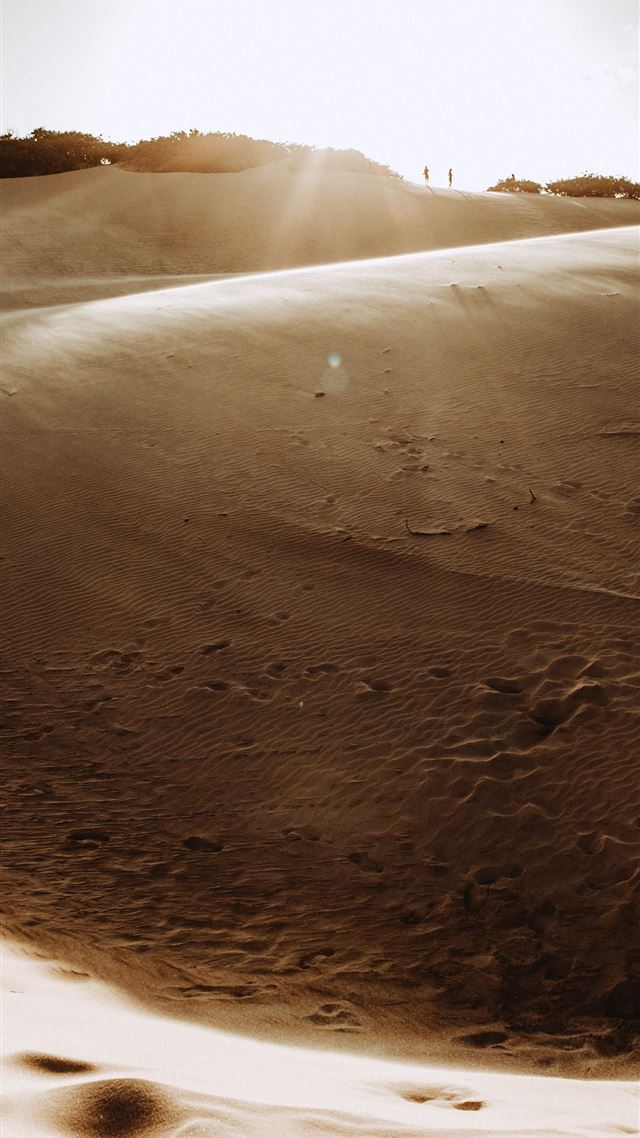 1080x1920 desert at dusk - sun iPhone 8 Wallpaper