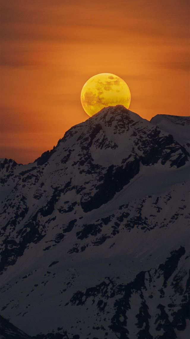 1080x1920 rise of supermoon - moon iPhone 8 Wallpaper