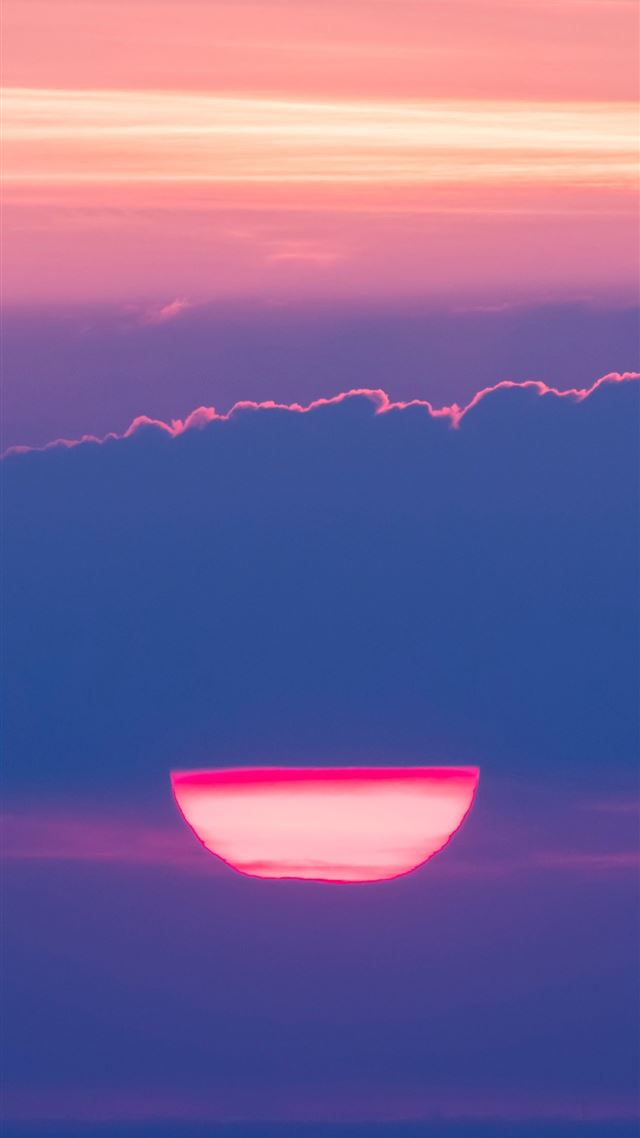 1080x1920 setting sun behind cloud 4k - sun iPhone 8 Wallpaper