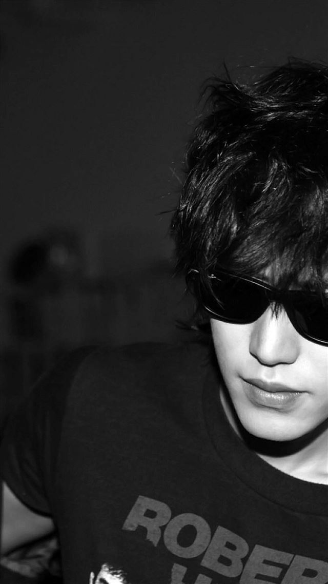 1080x1920 Handsome Super Men Star - sunglass iPhone 8 Wallpaper
