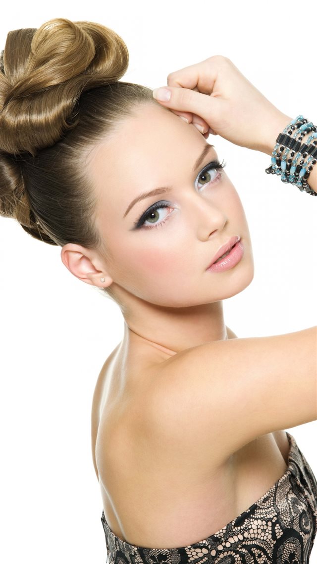 1080x1920 Blonde Hair Makeup Face Model - face iPhone 8 Wallpaper