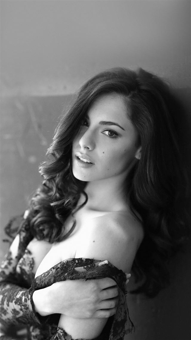 1080x1920 Carlotta Maggiorana Model Dark Sexy - relax iPhone 8 Wallpaper