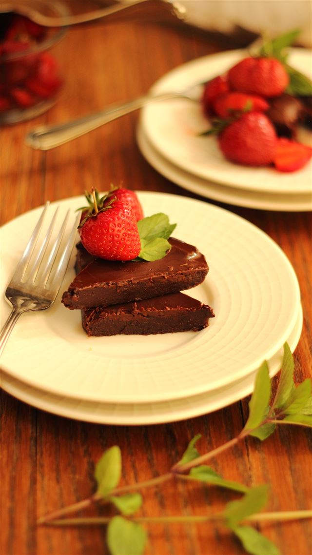 1080x1920 Strawberry Chocolate Desert - spoon iPhone 8 Wallpaper