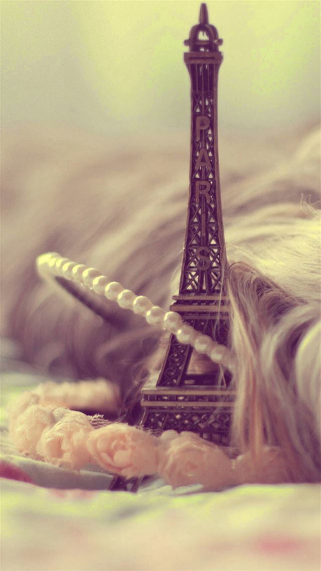 1080x1920 Eiffel Tower Keychain Miniature - decoration iPhone 8 Wallpaper