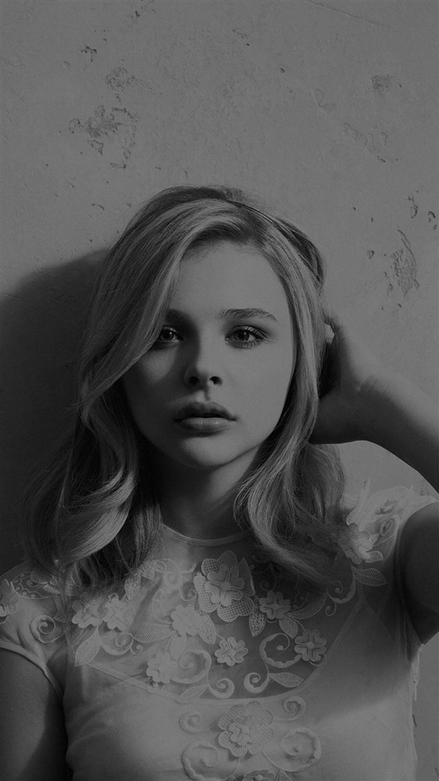 1080x1920 Chloe Moretz Dark Cute Sexy Actress Celebrity - blonde iPhone 8 Wallpaper
