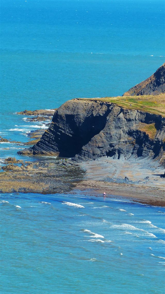 1080x1920 Ceredigion Wales Clarach Bay Hill Bay Waves - coast iPhone 8 Wallpaper