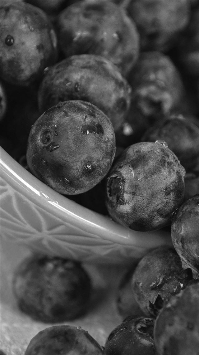 1080x1920 Summer Berry Grape Food Nature Dark Bw - macro iPhone 8 Wallpaper