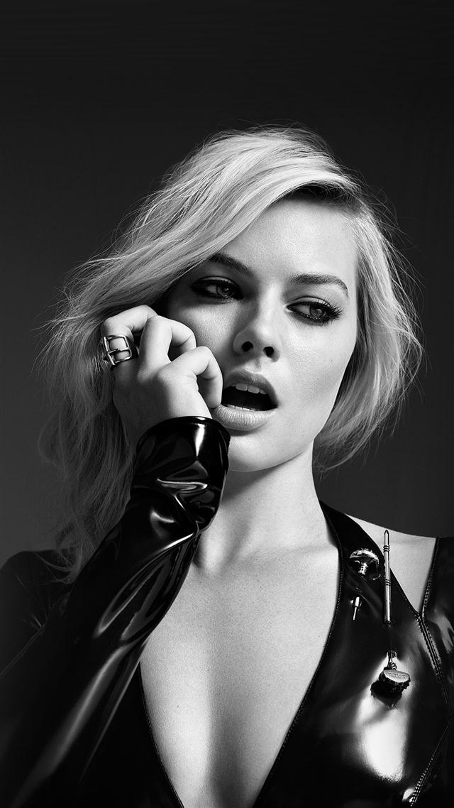1080x1920 Margot Robbie Bw Photo Celebrity Girl - hot iPhone 8 Wallpaper