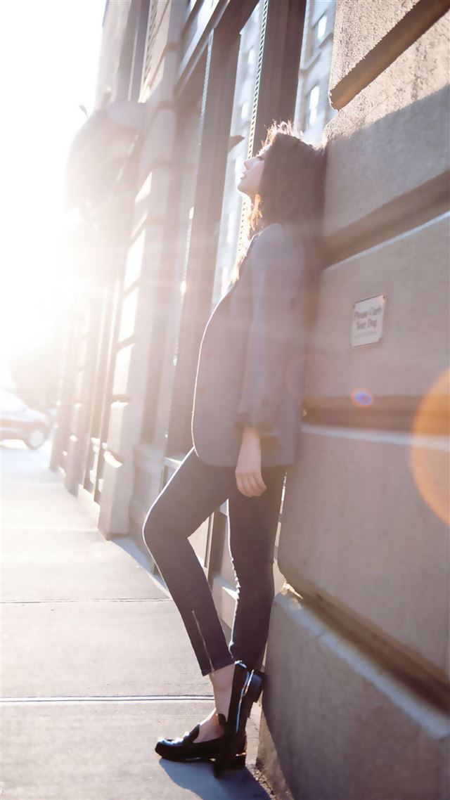 1080x1920 Street Photography Model Fashion Sunshine Cool - brown iPhone 8 Wallpaper