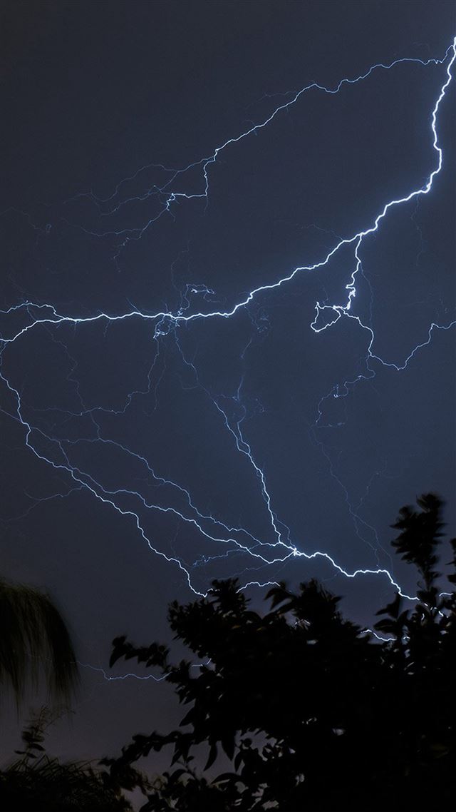 1080x1920 Thunder Bolt Sky Night Dark - night iPhone 8 Wallpaper