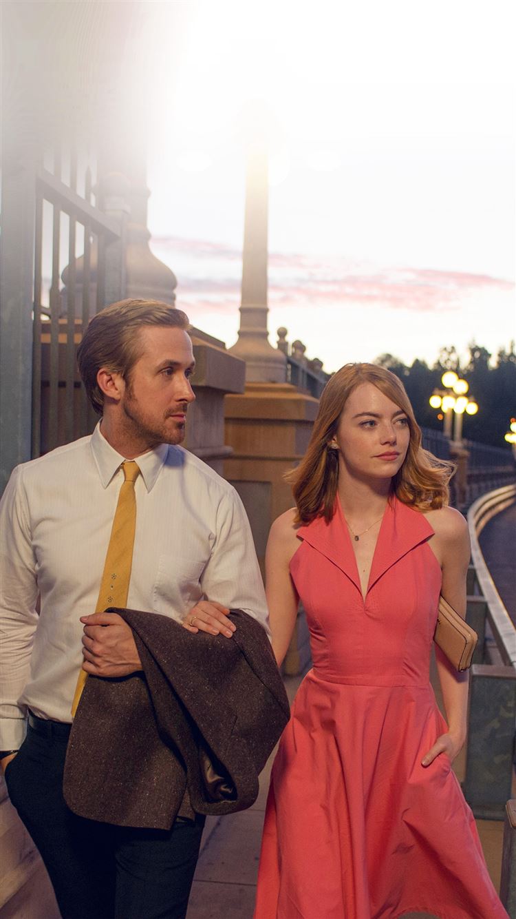 Lalaland Ryan Gosling Emma Stone Red Film Iphone 8 Wallpapers Free Download
